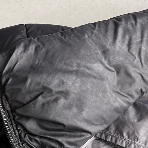 Michael Kors Packable Down Puffer Jacket Women’s Size M Big Logo Spell Out Black - Picture 10 of 10